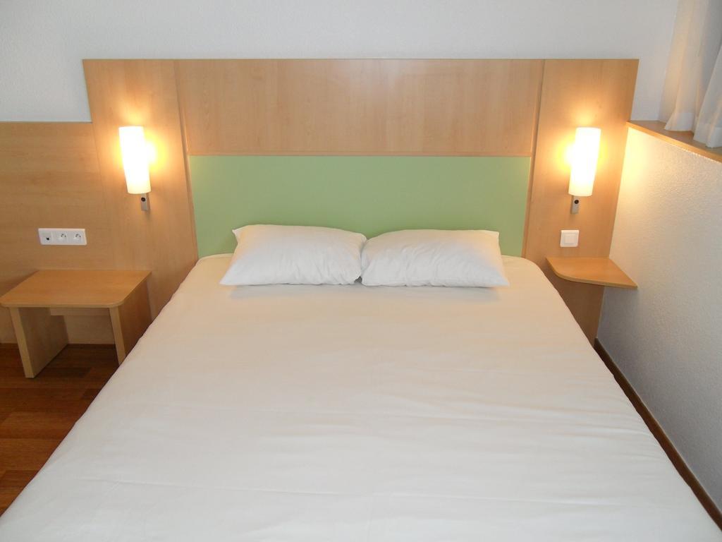 Ibis Budget Site Du Futuroscope Chasseneuil-du-Poitou Rum bild